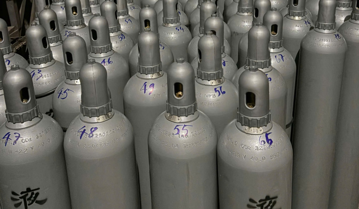 Bắc Ninh: Hơn 3 tấn khí nghi là khí cười bị tạm giữ để điều tra nguồn gốc