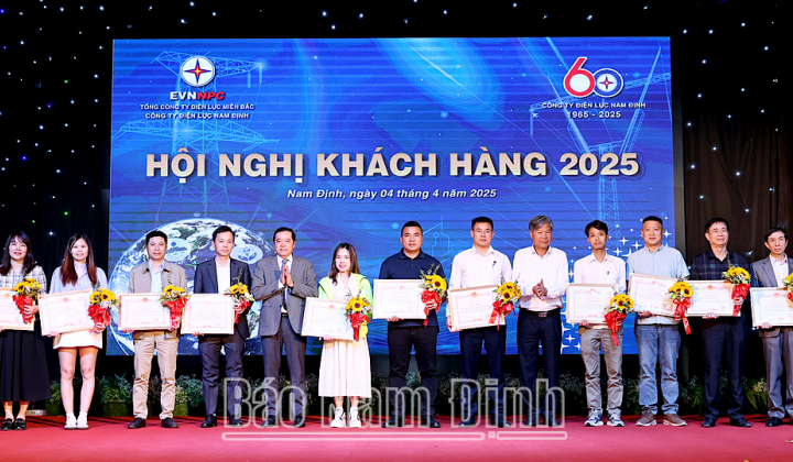 Công ty Điện lực Nam Định: Cam kết cung ứng điện an toàn ổn định, đồng hành cùng khách hàng sử dụng điện tiết kiệm và hiệu quả