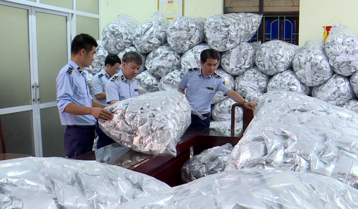 Phát hiện kho chứa 40.000 gói rong biển trôi nổi chuẩn bị tuồn ra thị trường