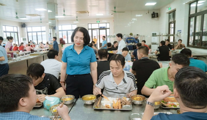 Bữa cơm Công đoàn hoạt động ý nghĩa trong Tháng Công nhân tại Than Thống Nhất