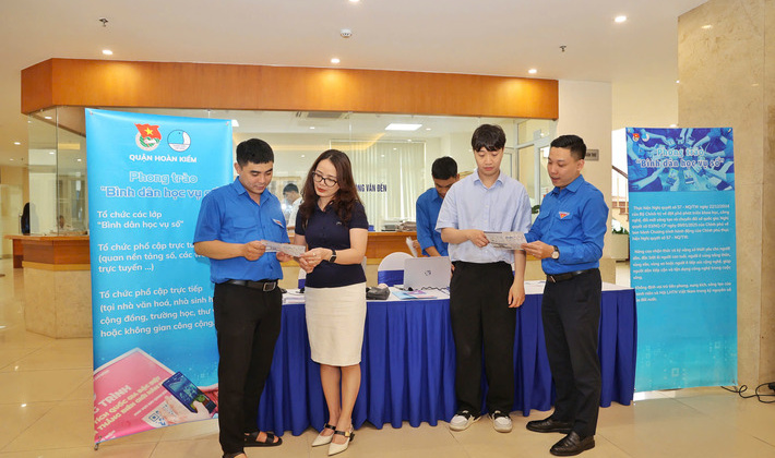 Hà Nội: Quận Hoàn Kiếm tiên phong phát động phong trào “Bình dân học vụ số”