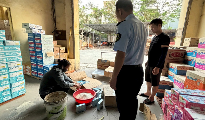 Hải Dương: Tiêu hủy hơn 420 sản phẩm sữa nhập lậu