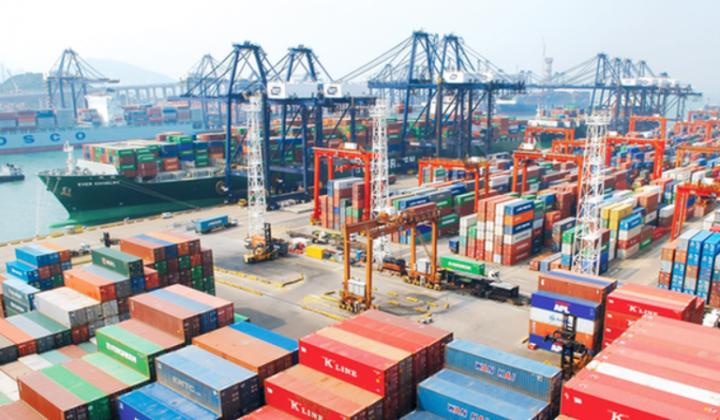 4 tháng, xuất khẩu hàng hoá tăng 13%, xuất siêu 3,79 tỷ USD