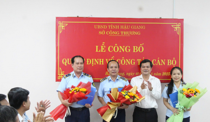 Công bố Quyết định về công tác cán bộ của Chi cục QLTT tỉnh Hậu Giang