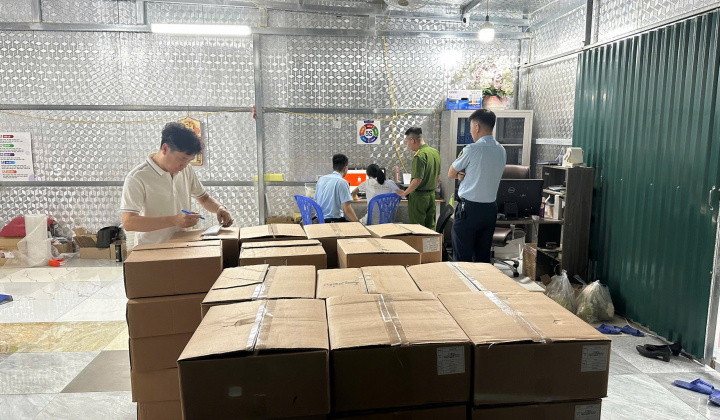 Hà Nội: Phát hiện hàng nghìn lọ mỹ phẩm nhập lậu tại cơ sở kinh doanh trá hình trong trường mầm non cũ