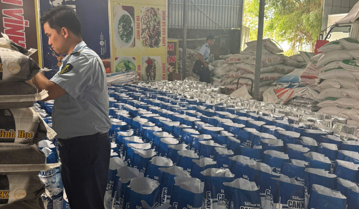 Thu giữ trên 60 tấn sản phẩm xử lý môi trường nuôi trồng thuỷ sản tại Kiên Giang