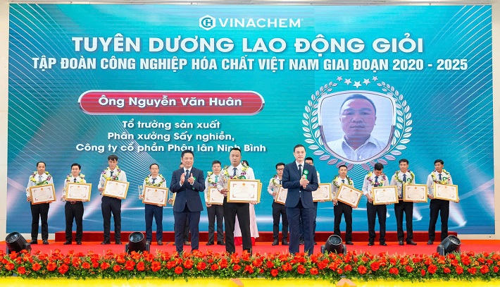 Người tổ trưởng “giữ lửa” sáng kiến ở Phân xưởng Sấy nghiền