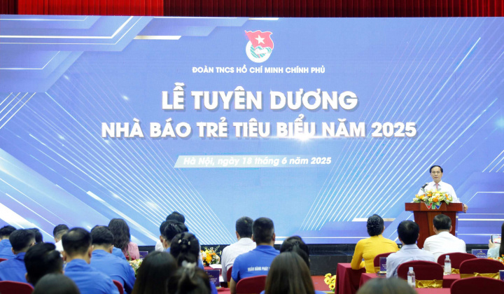 [CHÙM ẢNH] Chương trình Tuyên dương Nhà báo trẻ tiêu biểu năm 2025 do Đoàn Thanh niên Chính phủ tổ chức