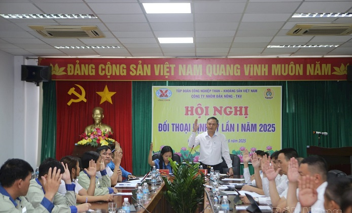 Công ty Nhôm Đắk Nông đối thoại với người lao động