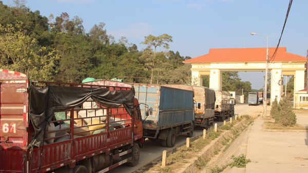 Hợp nhất quy định về hàng hóa mua bán, trao đổi qua cửa khẩu phụ, lối mở của thương nhân