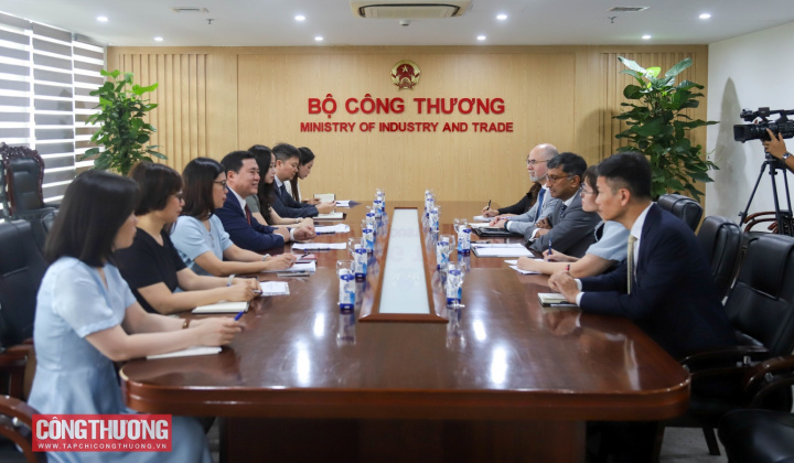 Việt Nam - Canada thúc đẩy hợp tác đầu tư vào logistics, tăng cường kết nối chuỗi cung ứng