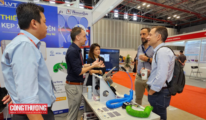 Khai mạc chuỗi triển lãm Quốc tế ngành Sơn phủ, Giấy, Cao su và Nhựa