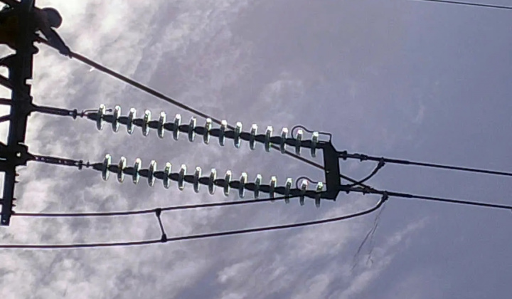 Truyền tải điện Hà Nội xử lý kịp thời vật bay mắc đường dây