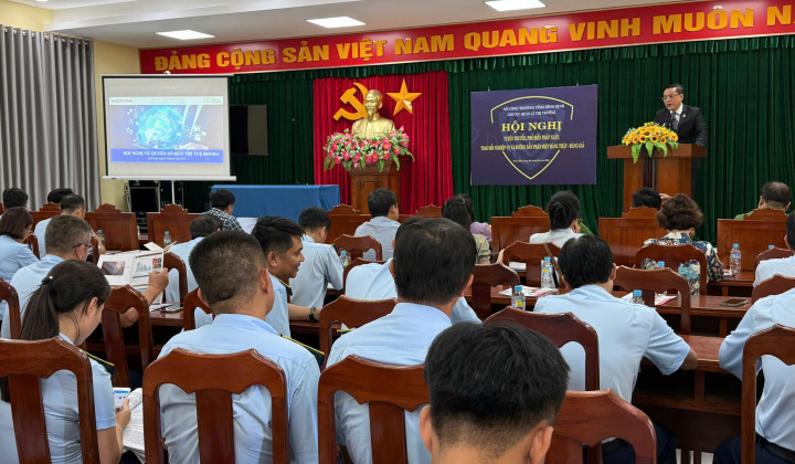 QLTT Bình Định tổ chức hội nghị trao đổi nghiệp vụ và hướng dẫn phân biệt hàng thật, hàng giả năm 2025