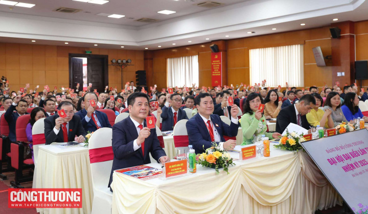 Phiên thứ nhất Đại hội đại biểu Đảng bộ Bộ Công Thương nhiệm kỳ 2025 - 2030 diễn ra thành công tốt đẹp