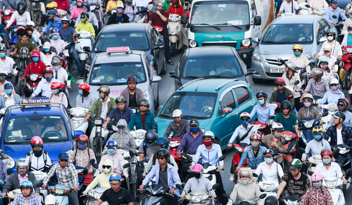 Cấm xe máy chạy xăng: Phép thử lớn với Hà Nội trong hành trình chuyển đổi xanh