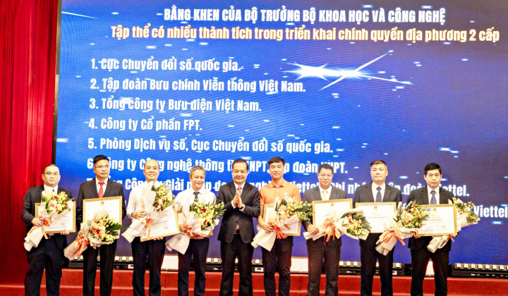 Tập đoàn FPT nhận Bằng khen của Bộ Khoa học và Công nghệ - Thần tốc chuyển đổi các hệ thống quan trọng
