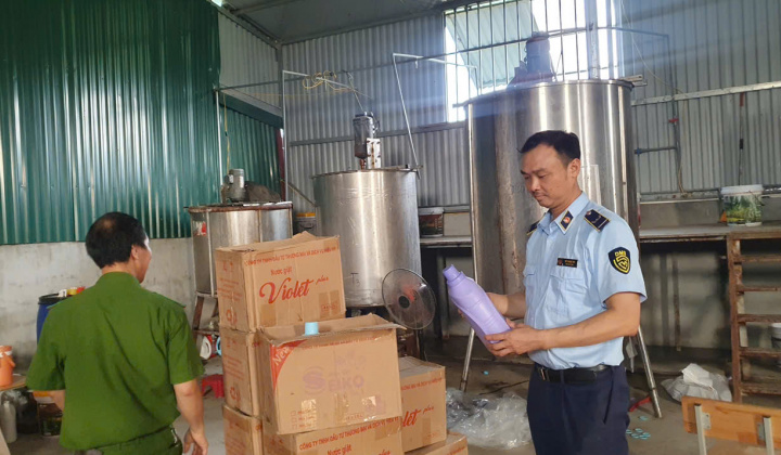 Sản xuất hàng giả nhãn hiệu D-nee, Tauau, doanh nghiệp ở Hưng Yên bị phạt 180 triệu đồng