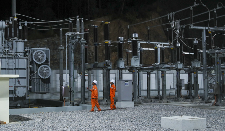 Chỉ sau một ngày xảy ra bão số 3 (Wipha) EVNNPC khôi phục điện cho gần 90% khách hàng