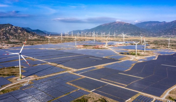 Thủ tướng chỉ đạo khẩn trương gỡ khó cho các dự án năng lượng tái tạo