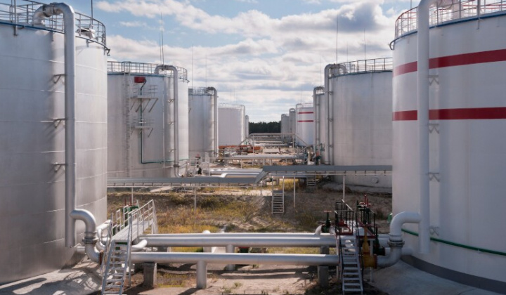 Giá xăng dầu hôm nay 24/7: Tồn kho dầu thô của Mỹ giảm mạnh hơn dự kiến