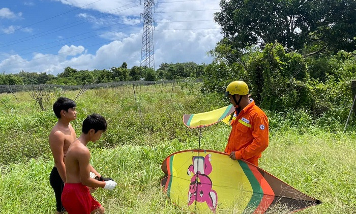 Truyền tải điện 3: Ngăn chặn kịp thời hành vi thả diều nguy hiểm gần hành lang lưới điện cao áp