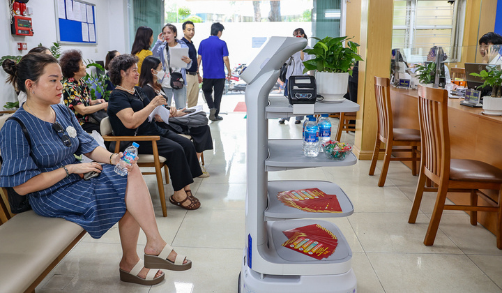 Từ 1/8, khi làm thủ tục hành chính người dân Hà Nội được hưởng nhiều tiện ích miễn phí