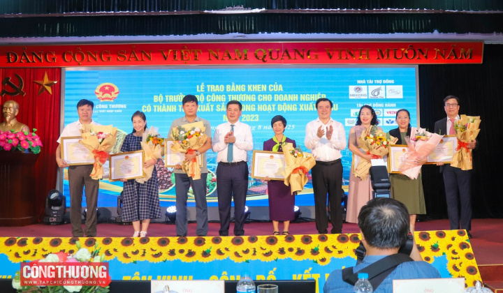 [CHÙM ẢNH] Chuỗi chương trình “Xuất nhập khẩu Việt Nam: Tôn vinh - Công bố - Kết nối - Hợp tác”