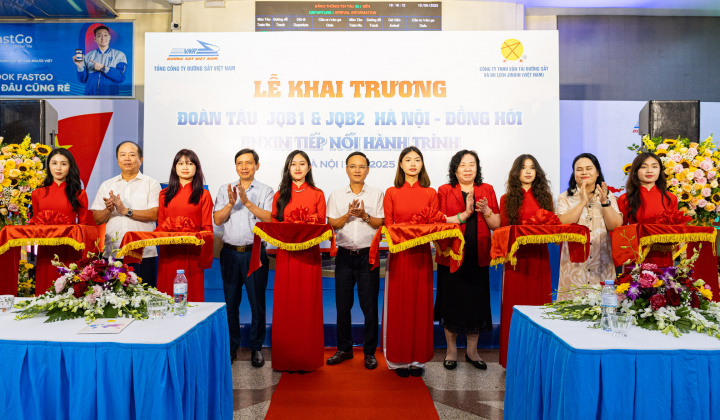 Chính thức khai trương đoàn tàu khách cao cấp JQB1/JQB2 trên tuyến Hà Nội - Đồng Hới