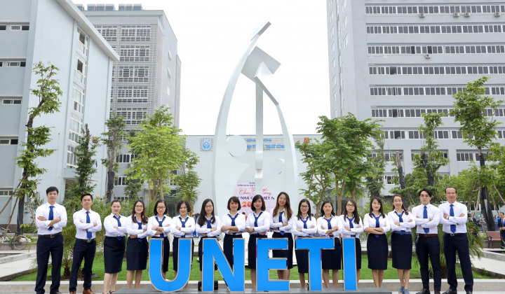 Những yếu tố ảnh hưởng đến quyết định chọn ngành Quản trị khách sạn của sinh viên Khoa Du lịch và Khách sạn, trường Đại học Kinh tế - Kỹ thuật công nghiệp