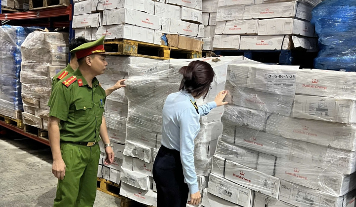 Hà Nội: Tạm giữ hơn 15 tấn xương lưng lợn đông lạnh hết hạn sử dụng