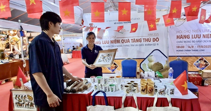 100 gian hàng tham gia Hội chợ quà tặng Thủ đô 2025 thúc đẩy phát triển làng nghề