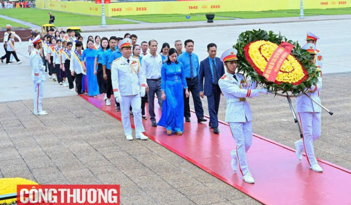Công đoàn Tổng công ty Thép Việt Nam-CTCP: 2 gia đình CNLĐ tiêu biểu và 4 cháu đạt giải cấp Quốc Gia được Công đoàn Công Thương khen thưởng