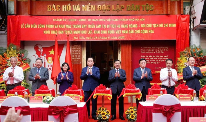 Hà Nội gắn biển công trình 48 Hàng Ngang - nơi lưu giữ ký ức đặc biệt của dân tộc