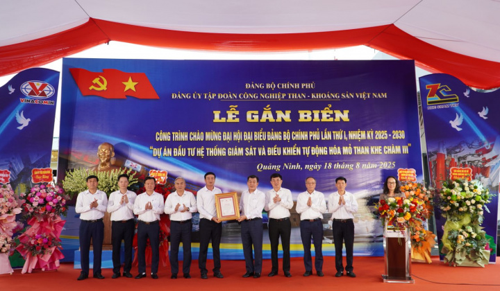 Đảng ủy TKV gắn biển công trình chào mừng Đại hội đại biểu Đảng bộ Chính phủ lần thứ I, nhiệm kỳ 2025 - 2030