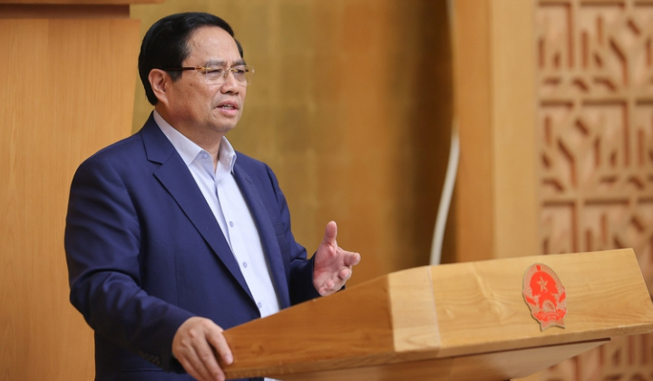 Thủ tướng: Đặt lên hàng đầu việc giải quyết thủ tục hành chính cho người dân, doanh nghiệp