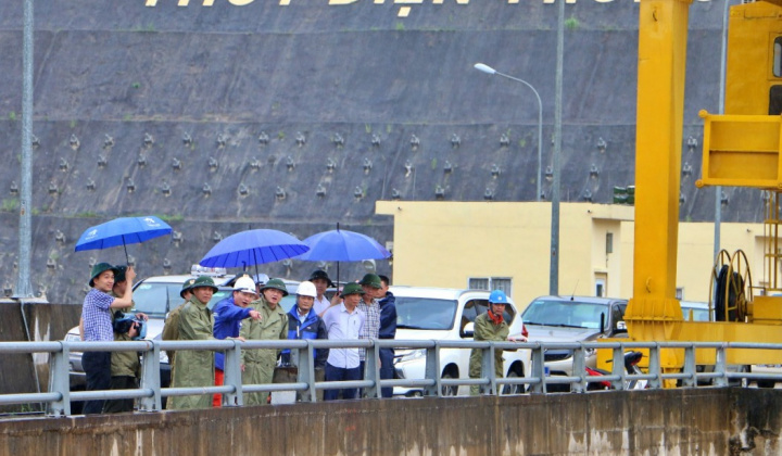 Đoàn công tác liên ngành tỉnh Thanh Hóa kiểm tra công tác ứng phó bão số 5 tại Thủy điện Trung Sơn