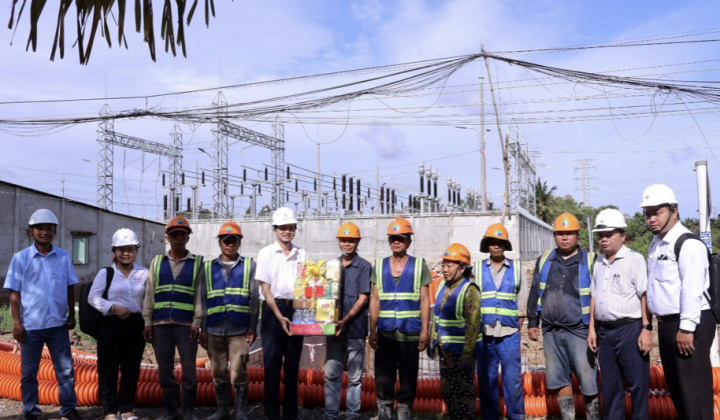 Tổng công ty Điện lực miền Nam xuyên Lễ trên những công trình lưới điện