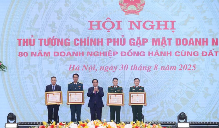 EVN được tặng thưởng Huân chương Lao động hạng Nhì