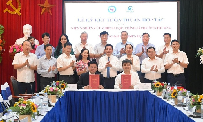 Trường Đại học Điện lực ký kết Thỏa thuận hợp tác với Viện Nghiên cứu chiến lược, chính sách Công Thương