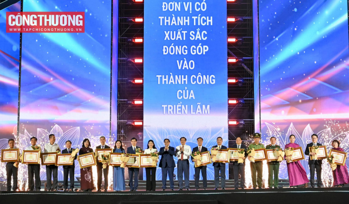 Bộ Công Thương, Tạp chí Công Thương nhận bằng khen của Thủ tướng về thành tích trong Triển lãm thành tựu Đất nước