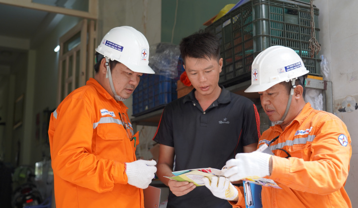 Điện lực TP.HCM hướng dẫn sử dụng điện an toàn khi sạc xe điện