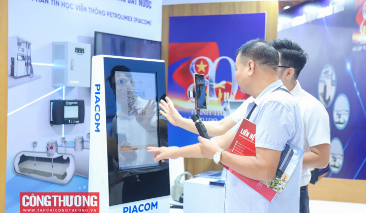 Đưa công nghệ hiện đại vào không gian triển lãm: Ngành Công Thương tối đa trải nghiệm của khách tham quan