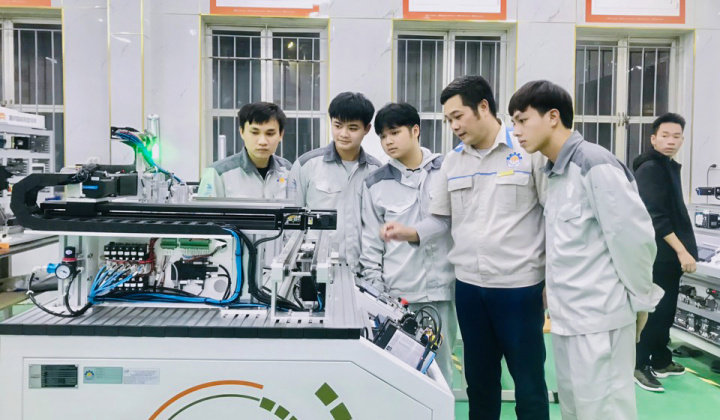 Giải pháp phát triển hợp tác đào tạo với doanh nghiệp, đáp ứng nhu cầu nguồn nhân lực chất lượng cao của các trường Cao đẳng tại Việt Nam