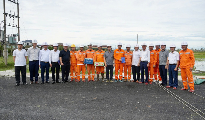 Tổng công ty Điện lực miền Bắc kịp thời động viên người lao động tại tâm bão số 10