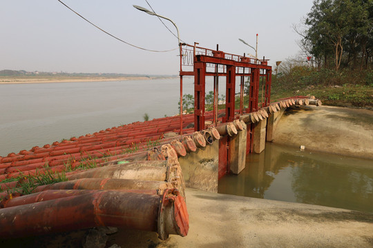 Hà Nội quyết liệt xử lý 220 vụ vi phạm công trình thủy lợi, hoàn thành trước 30/10