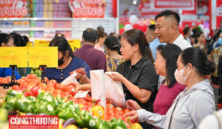 Thủ tướng: Tiếp tục đẩy mạnh các giải pháp phát triển thị trường trong nước