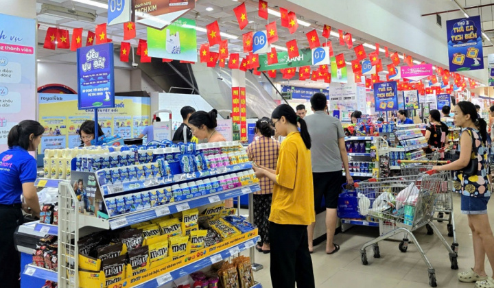 Giữa bão số 10, Saigon Co.op tung gói bình ổn giá thiết yếu, giảm giá thực phẩm đến 33%