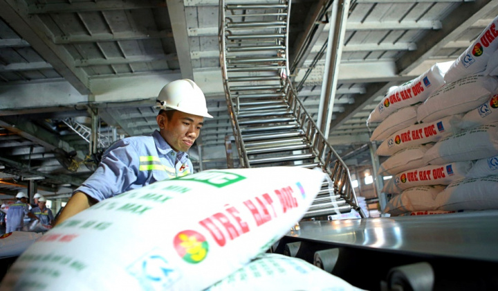 Giá phân bón bước vào chu kỳ mới, kỳ vọng loạt doanh nghiệp hưởng lợi