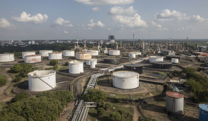 Giá xăng dầu hôm nay 12/1: Ổn định trong phiên đầu tuần